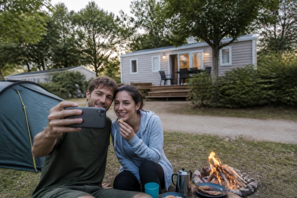 Camping détente couple Fontainebleau